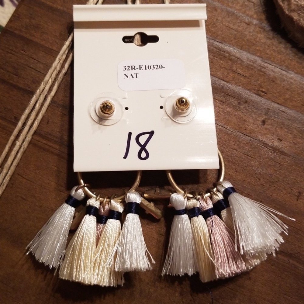 Caroline Hill earrings - Picture 2 of 2